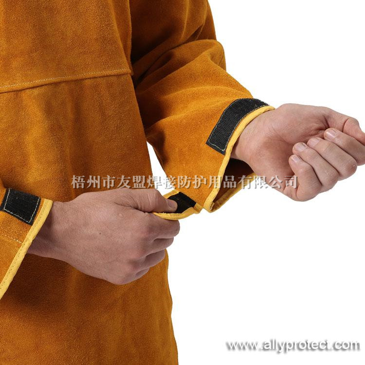 AP-8000 金黃色皮護(hù)胸帶領(lǐng)長(zhǎng)袖圍裙